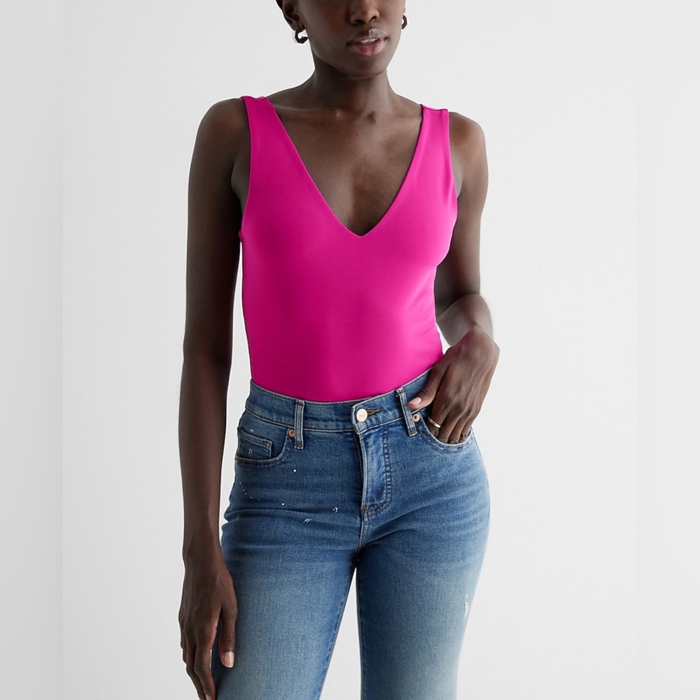 Express pink v neck tank NWT size small